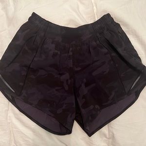 Lululemon Hotty Hot 2.5 Inch